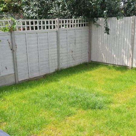 New 3 Bedrooms Flat In Ashford Near Heathrow エクステリア 写真