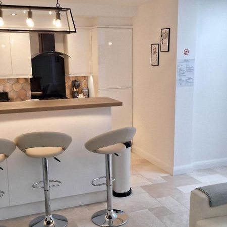 New 3 Bedrooms Flat In Ashford Near Heathrow エクステリア 写真