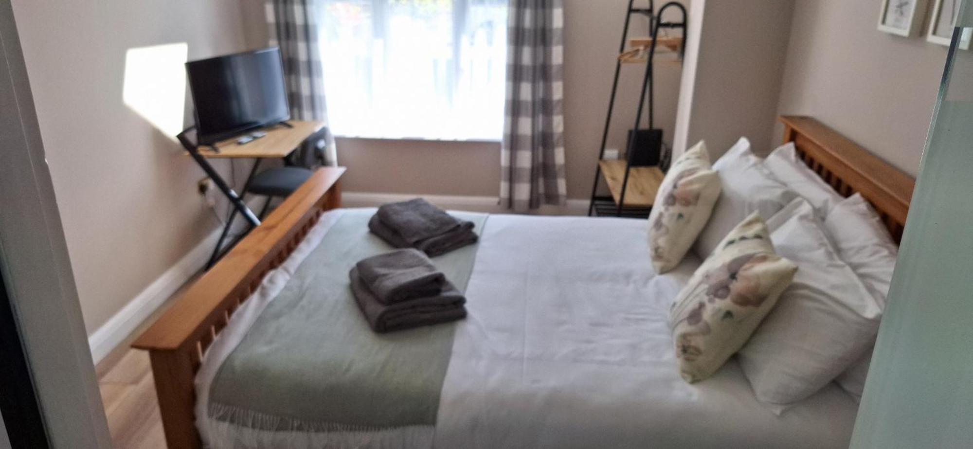 New 3 Bedrooms Flat In Ashford Near Heathrow エクステリア 写真